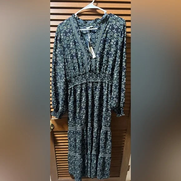 XL Max Studio Floral Dress - Picture 1 of 7